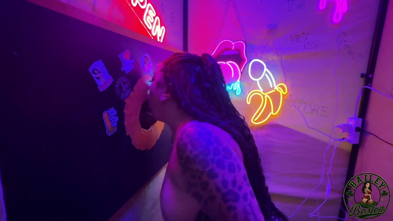 Sharedwife90: Glory Hole Série 3.2