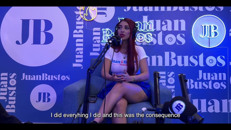 JuanBustos: Jessica Sodi vibratör makinesinde fantezilerini anlatırken boşalıyor