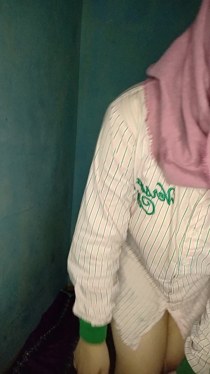 Vaginabig88: 仕事から帰宅したコルメックは汚いマンコの下宿屋で一人で