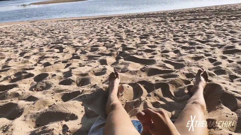 Extremalchiki: Masturbación en la playa al atardecer