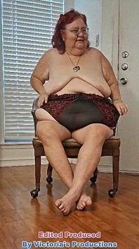 İri Güzel Kadın Olgun Kızıl Saçlı Hemşire Vicki Models Iç Çamaşırı