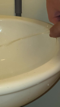 Peeing for Those That Like to Watch