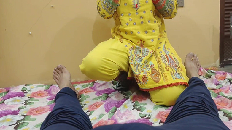 Sairaxsaim: (pakistańska) Piękna macocha zabawy z pasierbem o północy czysta hindi...