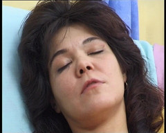 YOUR FIRST PORN: Hausfrau Victoria Mit Leicht Behaarte Muschi et gode - Victoria, femme...