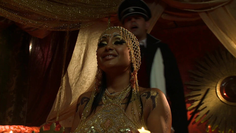 Foxy Desire: La ragazzina latina cleopatra viene scopata da un grosso cazzo