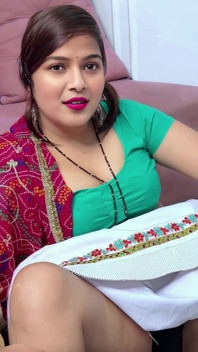Desi Village Bhabhi Cheated on Her Husband. She Fucked by Her Boss in Hindi Audio