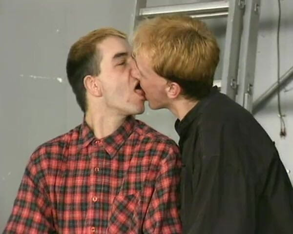 90s Gay VIntage Rough: Два возбужденных соседа делят большой хуй #4