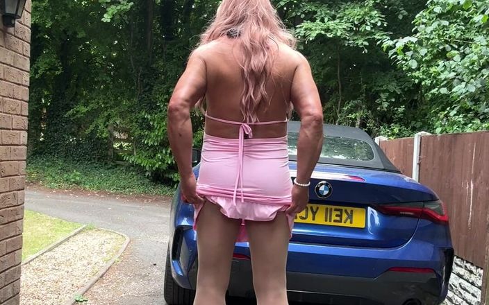 Kelly CD 2022: Kellycd2022, travesti sexy en robe rose et collants sans couture