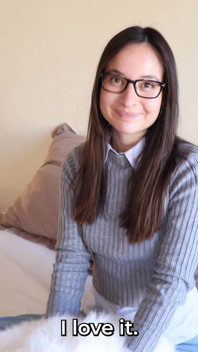 Mio fratellastro cambia la mia personalità buffa con un cappotto di pelliccia.