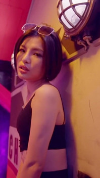 Fille asiatique sexy, show en solo