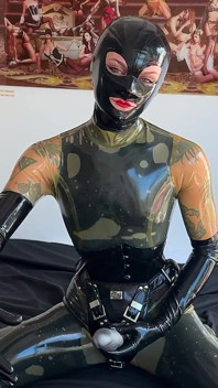 Mistressae JOI gola profonda, sputa e gioca con sudore - Lezione 3