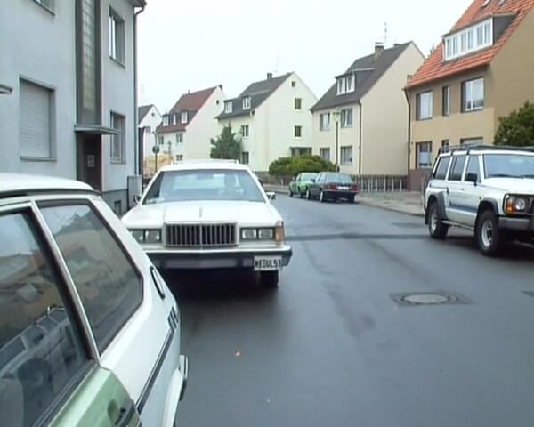 German amateur couples: Due splendide ragazze tedesche condividono un cazzo carico sul tavolo...