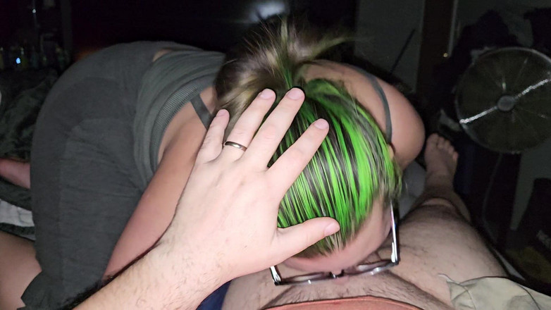 Funhousewife69: 緑髪の妻が最悪でセックスする