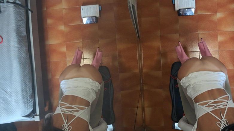 LauraOnHeels: MILF Legata Su Una Sedia E Scopata in Bocca E...