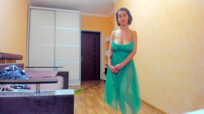 myla_angel: La sexy Myla Angel dans une robe verte transparente !