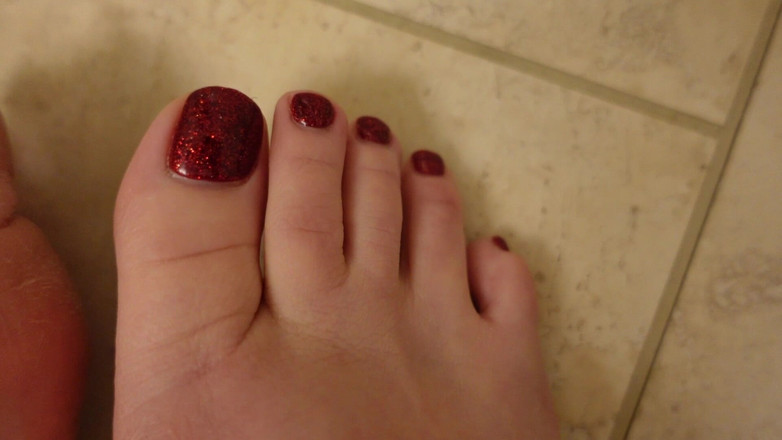 Deanna deadly: Quick New Pedicure - pamer kuku merah gemerlapnya