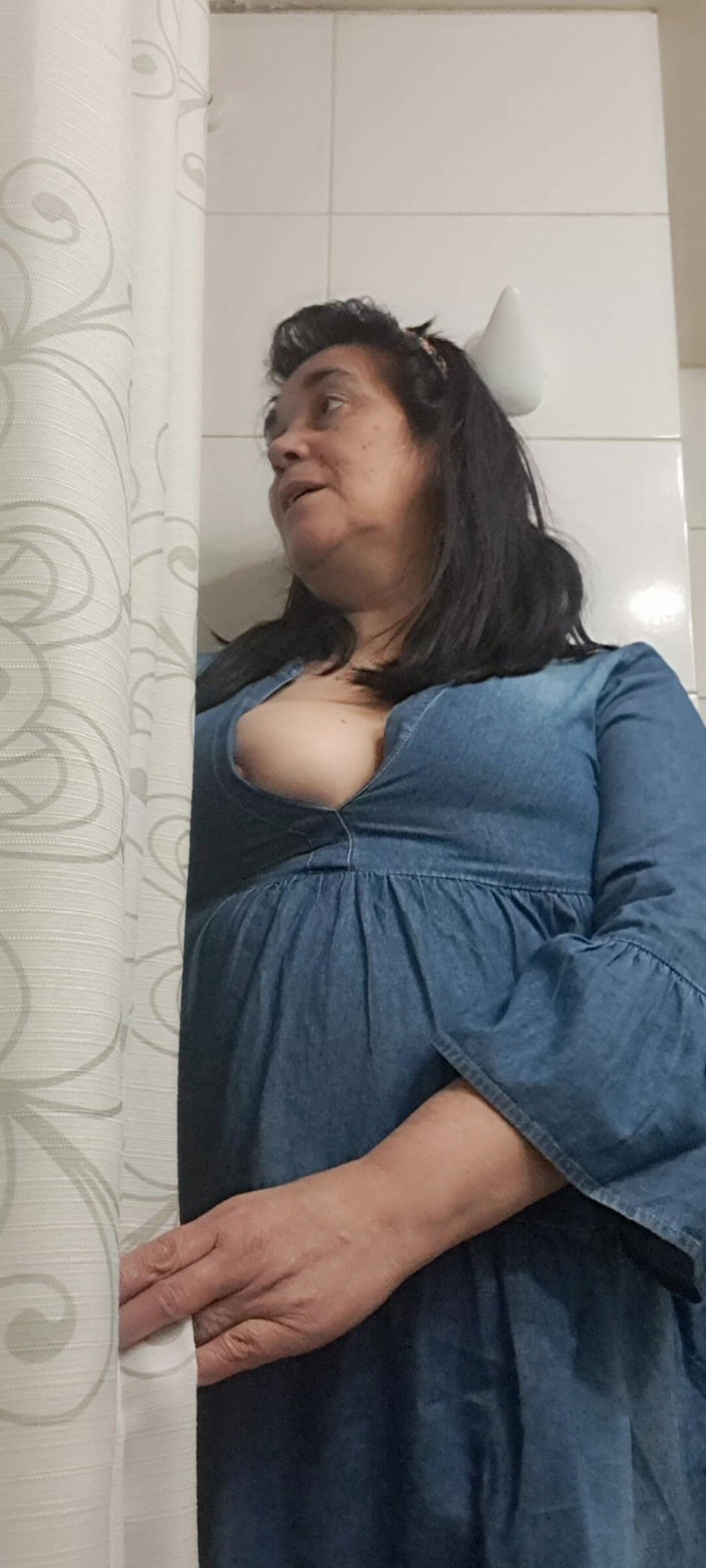 Mommy big hairy pussy: बाथरूम में आप मुझे देखना चाहते हैं, मैं हॉट हूं