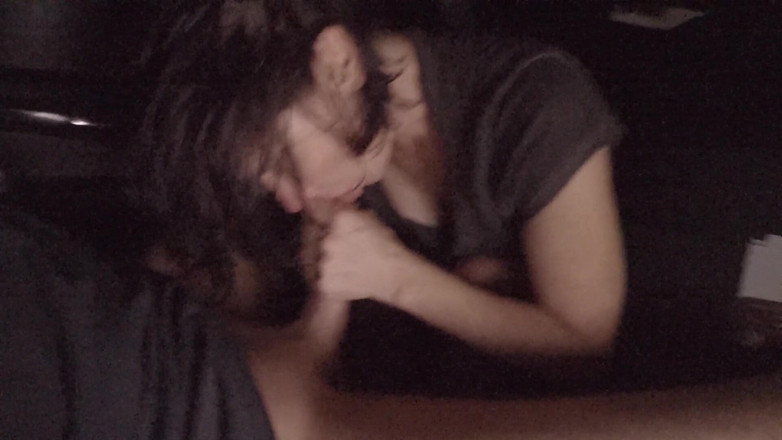 Nate Payne: お腹を空かせた継母は、爆発的な顔射のために太いチンポをしゃぶる