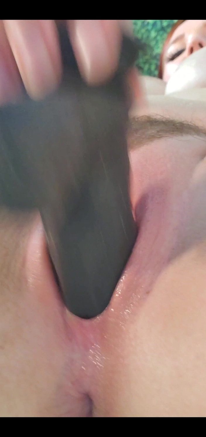 Annabelle Rogers: このディルドは私の膣の中でとても気持ちいい