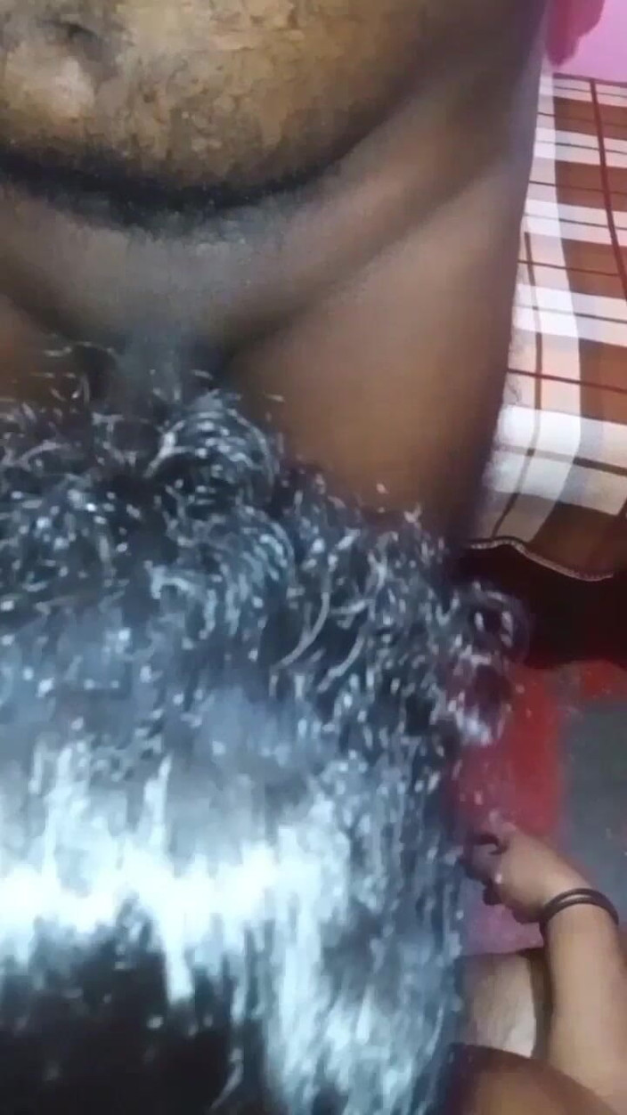 Ramesh: Sri Lankas fruar avsugning och ansikts spermasprut.