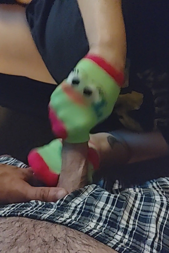 SocksAddict69: # 2 punheta com os pés da meia-calça - trabalho com meia-calça -...