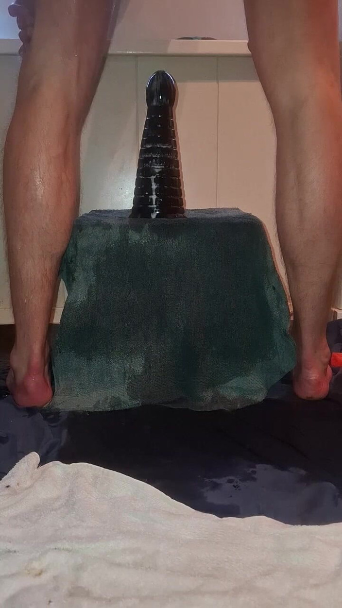 NoFace Twink X: Solo Gay Twink - Piramid Dildo Jízda