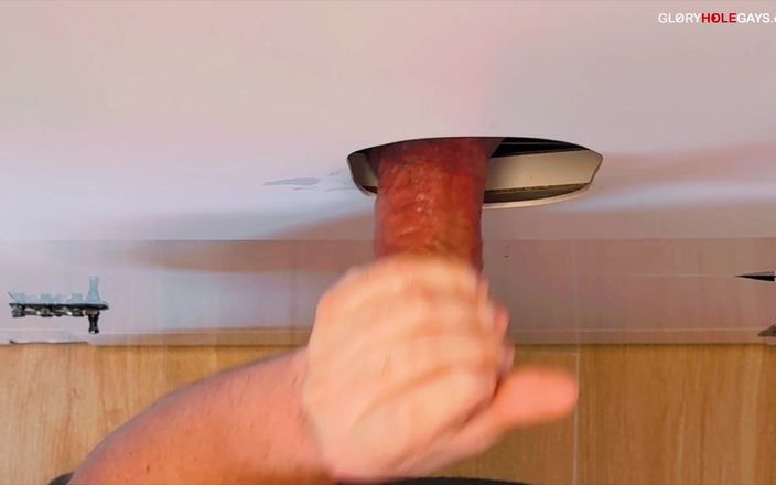 GLORYHOLEGAYS: Hetero stud v budku - tvrdý, hung a připraven na mě