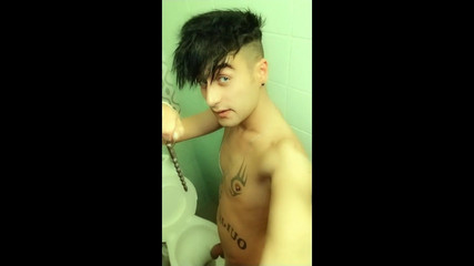 Idmir Sugary: Twink Piss Through Sounding Tube ve vysokoškolské koupelně - Zvuky ptáka