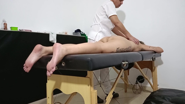 Gabi SweetCouplesStories: Pijat hot candle and oil