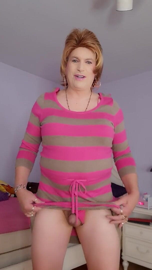 Victoria Lecherri: Horny in my tiny pink panties