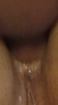 Insaciável loira milf drena dois homens completamente