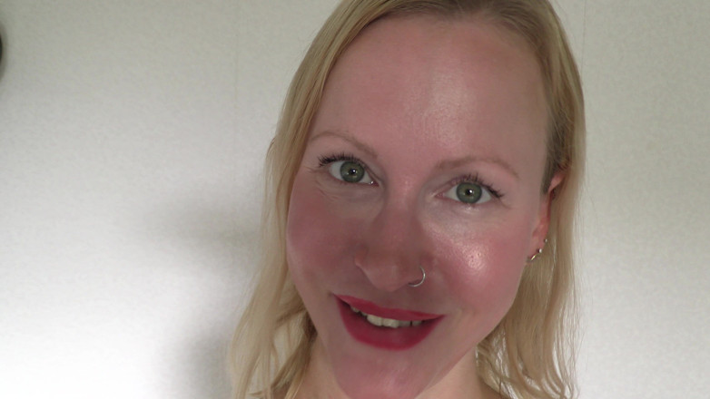 Blondehexe: Ta copine t’envoie un selfie
