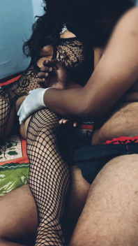 Kız arkadaş aşırı fantezi için yeni ateşli ve seksi kıyafet giyiyor