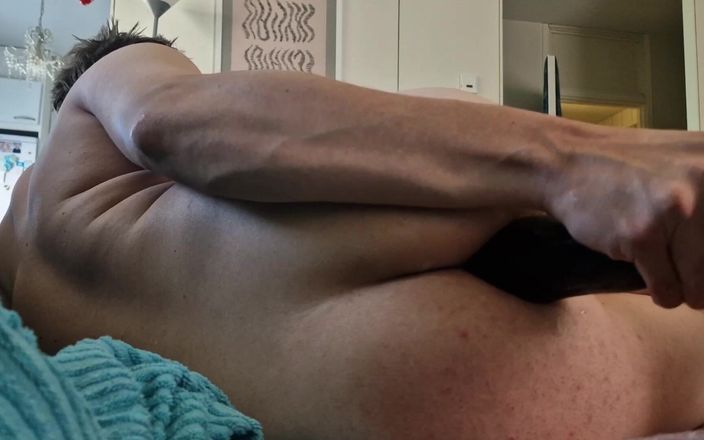 Femboy Erika: 私は20インチの長さのディルドで私のバスコをファックするためにノーと言うことができませんでした。それが私を完全に満たし、私の腹を膨らませる方法が大好きです