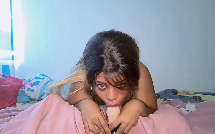 SexyButtrfly: Sexy ebony doing a messy deepthroat to her big dildo