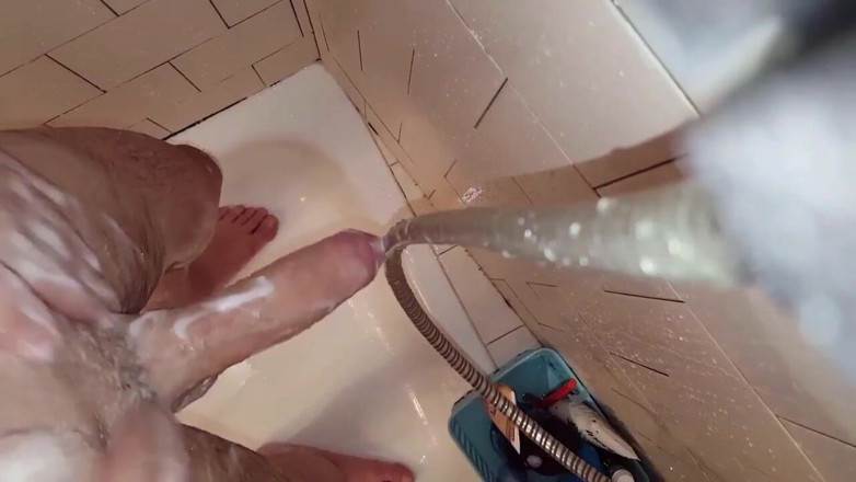 WhiteboiF: Playing and Washing My Dick in the Shower