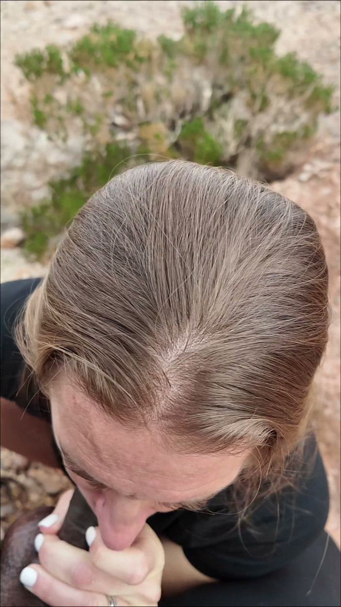 TrixieLove: Troia MILF si fa allargare il culo e il viso...