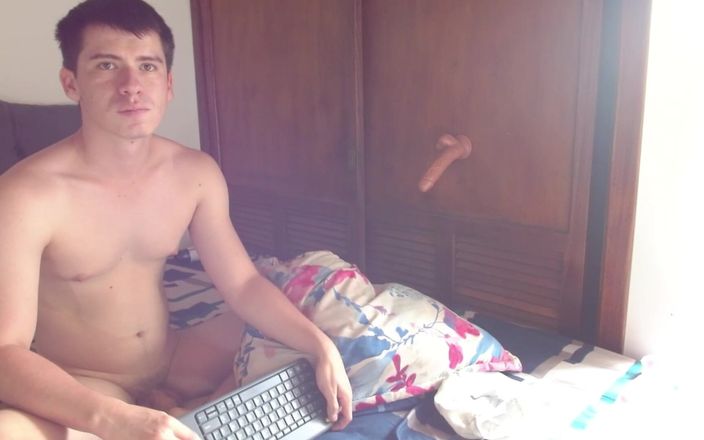 Icyhot707: Chupo ben 4'teyken duvara dildo saplandı