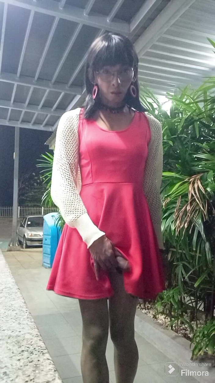 Menaiisd: Stříkání na veřejnosti