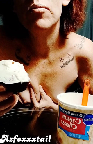 AzFoxxxTailPhelicia: Foodplay-cupcake-full