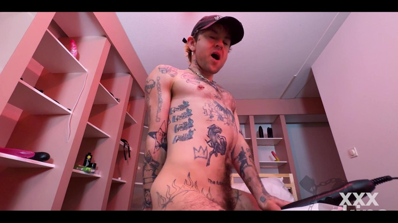 Xxx skips: Tesão ftm xxx salta moendo novo brinquedo até tremer orgasmo...