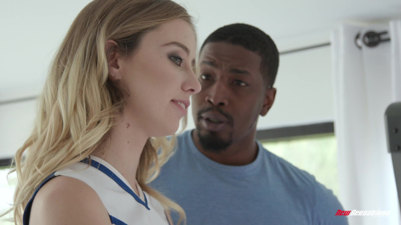 New Sensations: La cheerleader haley viene spanata