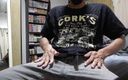 Black Manin Tokyo: 4K enorme cazzo pulsante sborra mentre guardi porno, gemiti morbidi