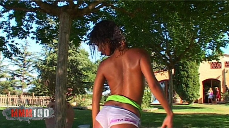 BBC and Interracial: Priska Farel: Priska Farel: giovane spogliarello nero nel giardino