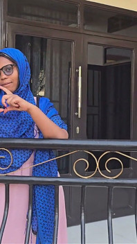 Gambar rapat pepek dengan bibir besar pancut berbilang kali