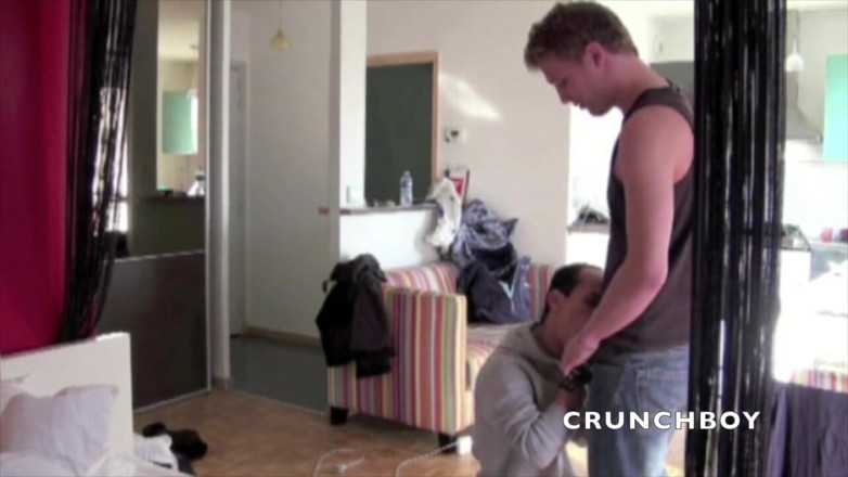 FRENCH AMATORS SEXTAPES: Curvă latino futută în jockstrap de blonda de top Kameron Frost