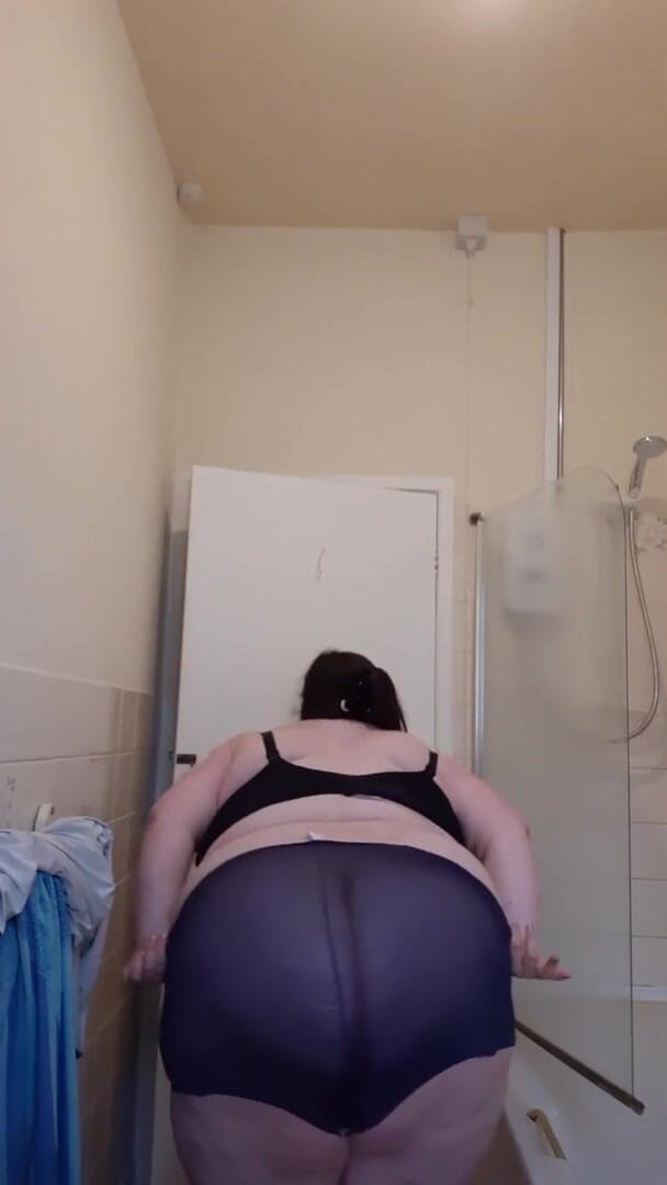 SSBBWLadyBrads: Cewek super semok menggoda sebelum mandi