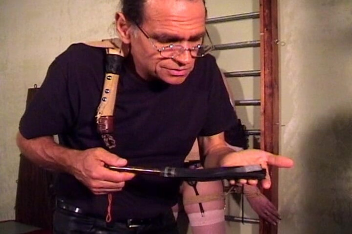 NM fetish femdom videos by Princess Nikki Cruel: Gorąca nastolatka w hardcore tyłek bicie