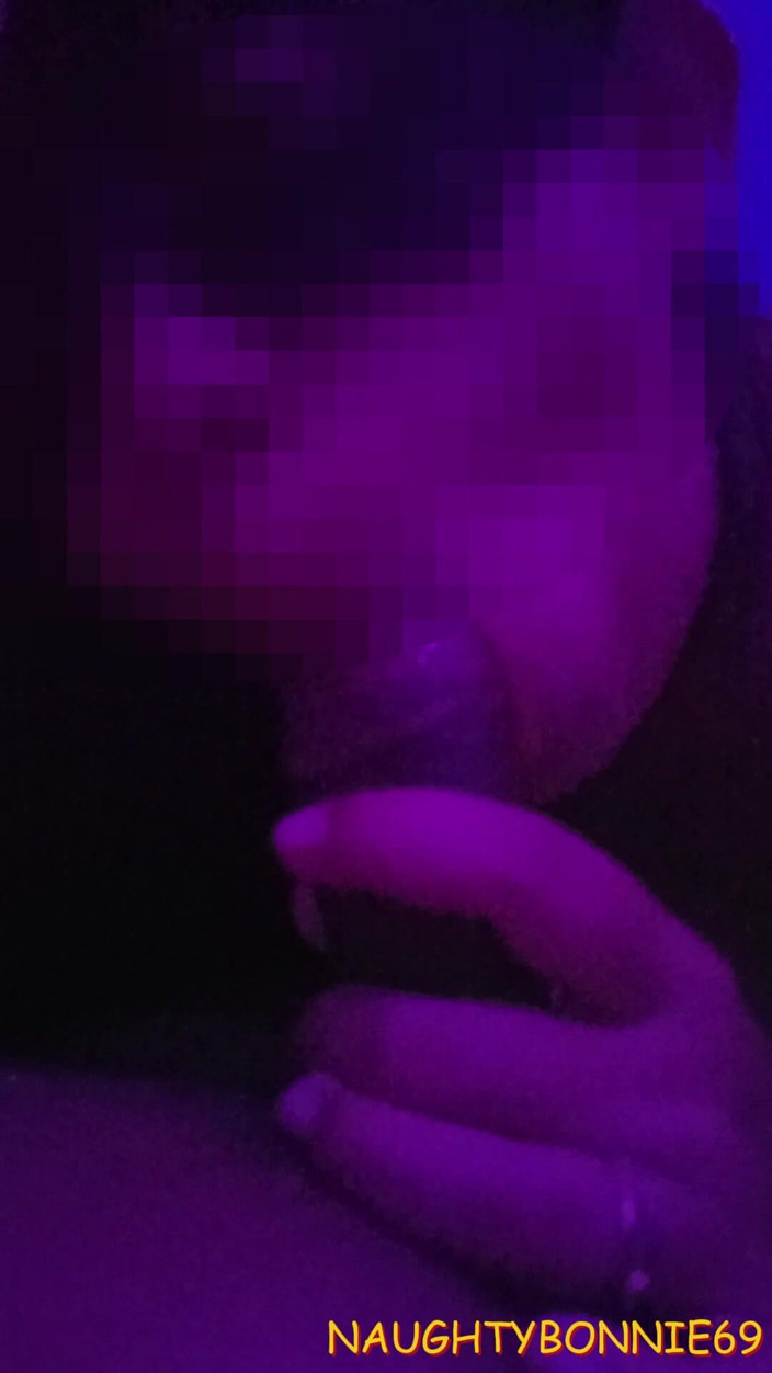 naughty bonnie: Mia zia è una puttana, mi fa un pompino