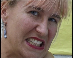 So Masturbiert Eine Reife Frau - This Is How a Mature Woman Masturbates